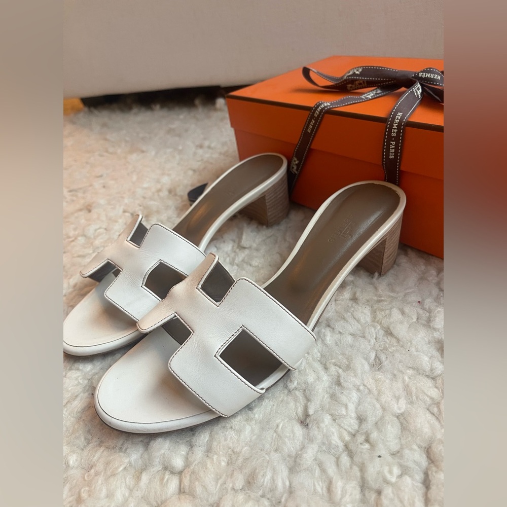 Hermès Oasis Heeled Sandal in White, Oran with Block Heel, Size 39, with Box!